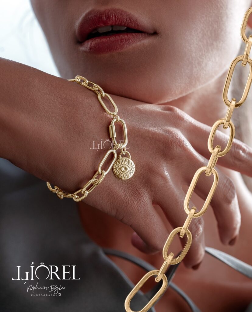 عکس دستبند طلا مدل هرمس با قفل بیضی لاکی لاک و آویز گالری طلای ارل